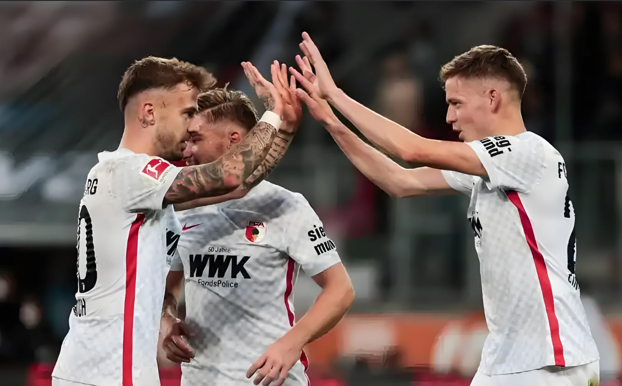 包含西甲赛程吃紧，拜仁慕尼黑转会期扳平良机，更衣室稳定，临场指挥获称赞的词条