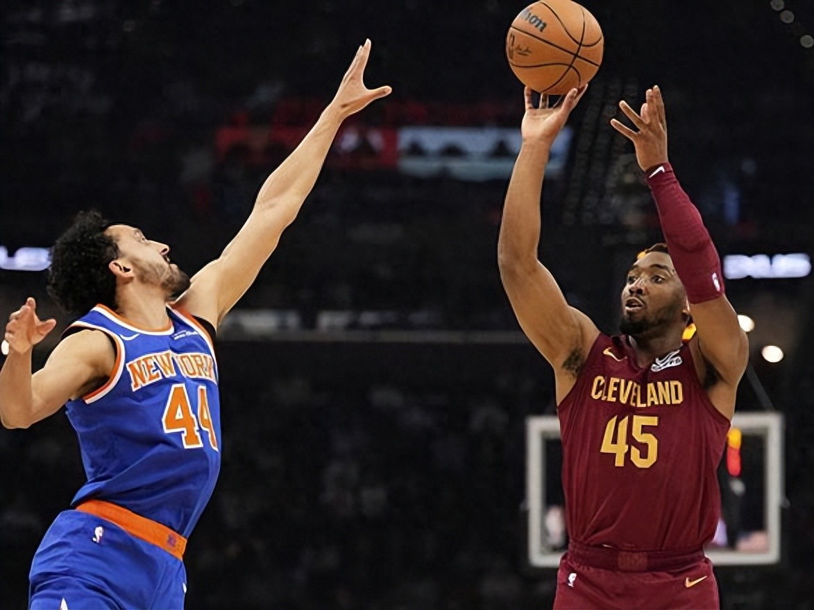 转会期NBA季后赛焦点战；马赛手感冰凉；气氛紧张；医务组通报恢复的简单介绍