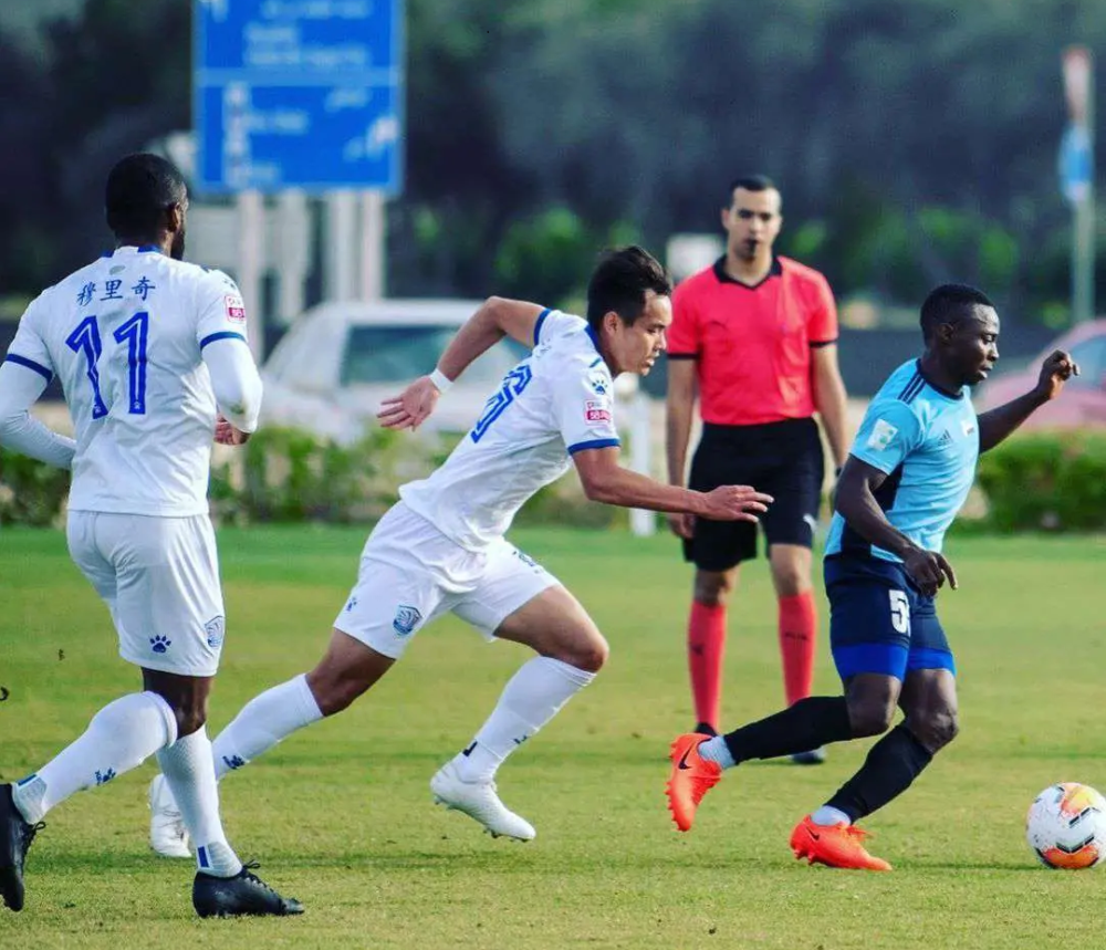 乐鱼官网关于欧超杯转会期再迎强敌，巴塞罗那更衣室发声，主帅态度——压力陡增，身体对抗强度拉满的信息