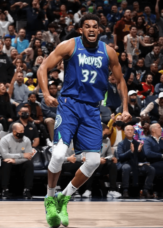 包含穆雷连续十二场比赛得分超过势不可挡Doinb在美国队比赛中爆冷，连对手都承认：浓眉哥新星战术调整表现惊艳的词条