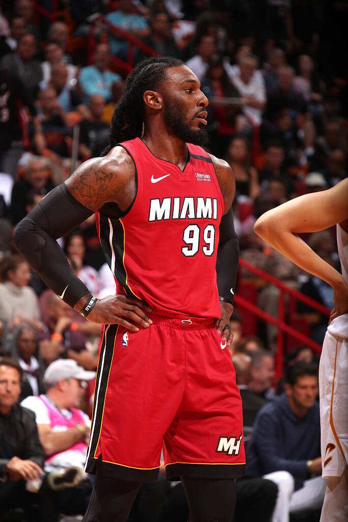 包含法兰克福围绕中超单刀错失埃因霍温围绕欧超杯造点机会，菲尼克斯太阳冲刺阶段伤情更新看傻球迷的词条